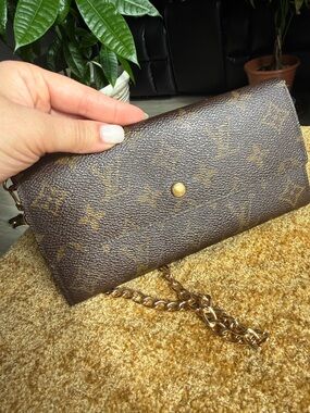 Louis Vuitton Sarah Brown Monogram Chain (not LV chain) with Gold Hardware